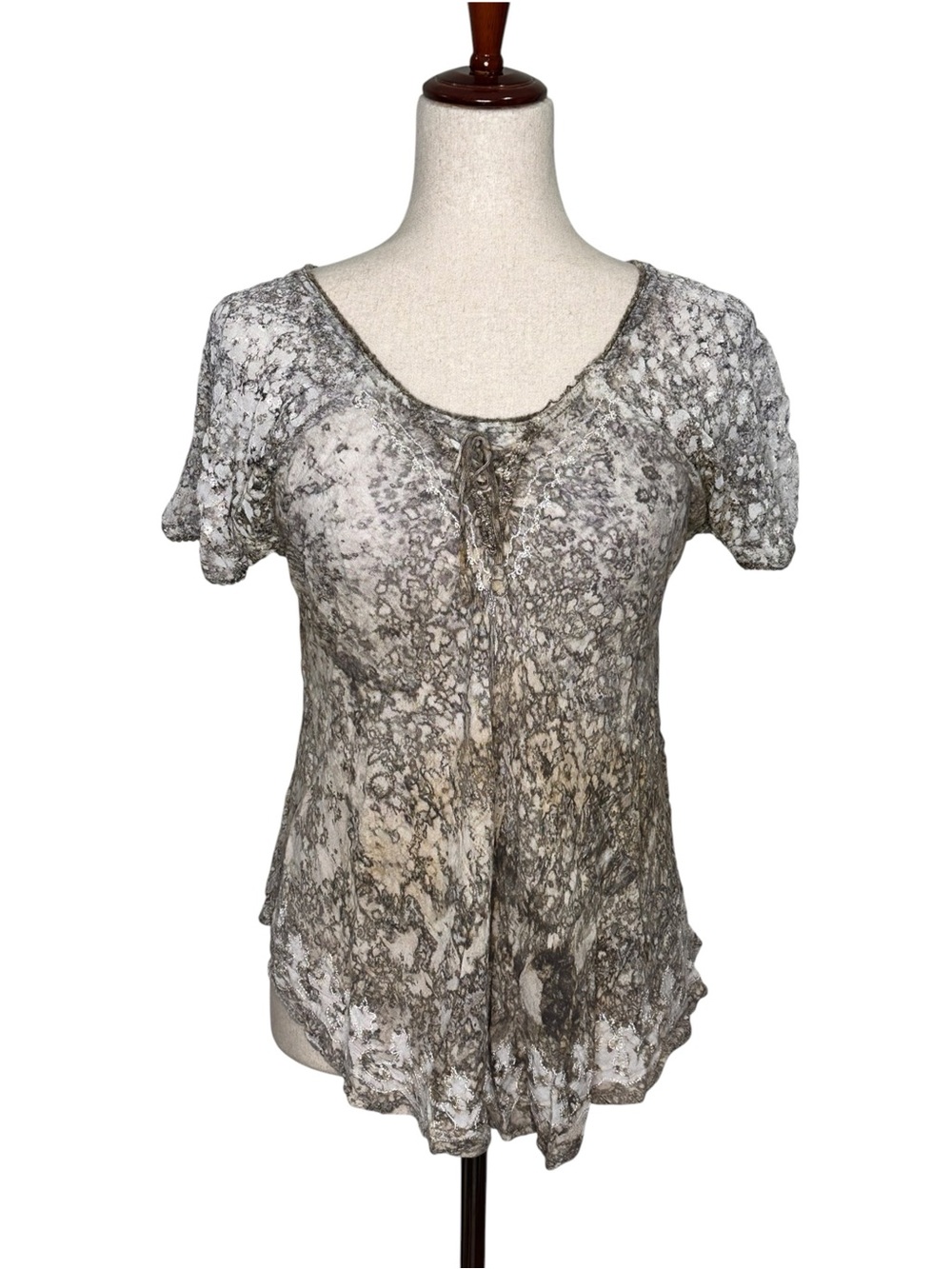 Bohemian embroidered Marble-Print Short Sleeve Scoop Neck Top - Gray and green.